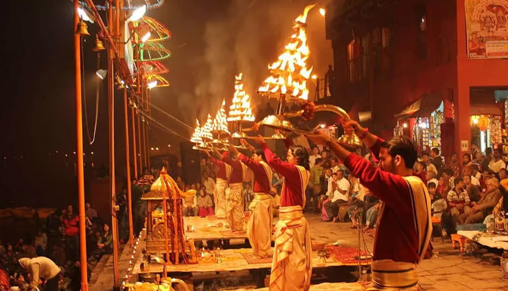 varanasi travel guide,reasons to visit varanasi,varanasi spiritual experience,best ghats in varanasi,temples in varanasi,ganga aarti,varanasi festivals,varanasi street food,budget travel varanasi,varanasi shopping