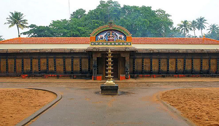 varkala,kerala,places to visit in varkala,things to do in varkala,varkala beach,janardhana swami temple,varkala culture center,ponnumthuruthu islands