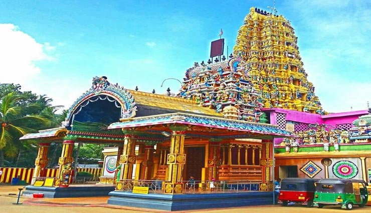 भारत का एक अनोखा मंदिर जहां मिर्ची से किया जाता है अभिषेक, कारण बेहद चौकाने वाला weird temple,wried ritual,ritual to take chilli bath,chilli bath for health,varna mutthu mariyamman temple,tamil nadu