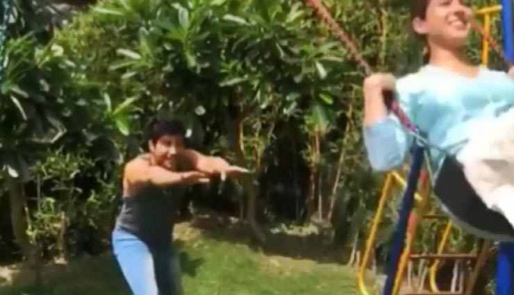 VIDEO- Varun Dhawan and Sara Ali Khan Seen Enjoying Rides in Park