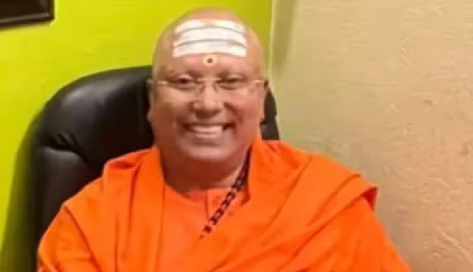 दिल्ली: 15 लड़कियों से छेड़छाड़ का आरोपी स्वामी चैतन्यानंद सरस्वती फरार, वसंतकुंज आश्रम का संचालक