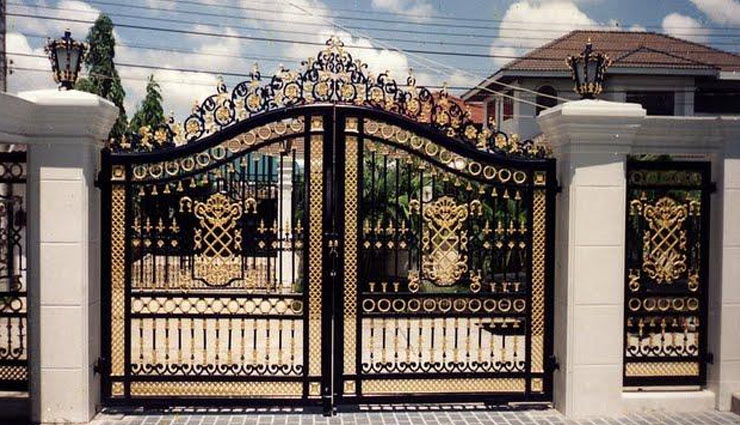 गेट के सामने रखा एक कांटेदार पेड़ कर सकता है आपको बर्बाद, जाने मेन गेट से जुड़ें कुछ और वास्तु टिप्स