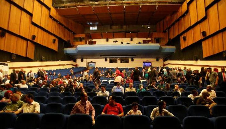 vastu tips for cinema hall,astrology tips