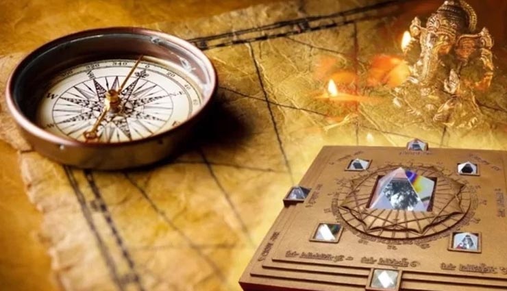 घर के मुख्य द्वार पर लगी ये 4 चीजें लाती है सकारात्मकता