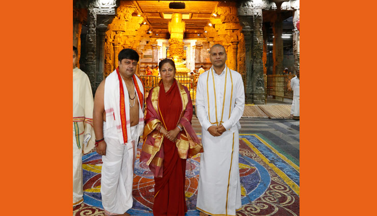 मुख्यमंत्री श्रीमती वसुन्धरा राजे ने तिरुपति मंदिर में दर्शन किए