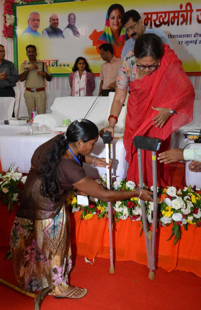 राजस्थान : आसपुर विधानसभा क्षेत्र में जनसंवाद जो विकास 65 साल में नहीं हुआ, हमने साढ़े चार साल में किया - मुख्यमंत्री वसुन्धरा राजे rajasthan,chief minister vasundhara raje,dungarpur,rajasthan news,dungarpur news