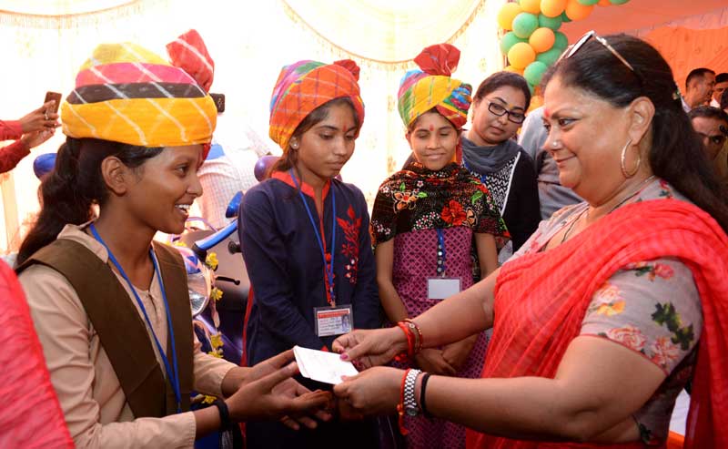 राजस्थान : आसपुर विधानसभा क्षेत्र में जनसंवाद जो विकास 65 साल में नहीं हुआ, हमने साढ़े चार साल में किया - मुख्यमंत्री वसुन्धरा राजे rajasthan,chief minister vasundhara raje,dungarpur,rajasthan news,dungarpur news