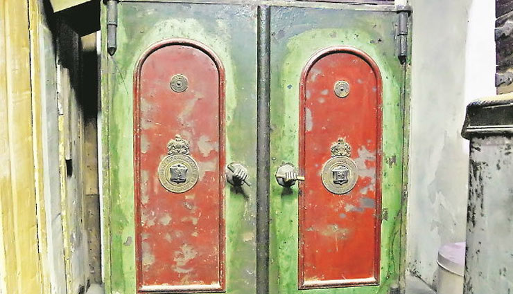 200 किलो  वजनी 100 साल पुरानी तिजोरी की चाबी हुई गुम, दोबारा बनने में लगे 3 दिन