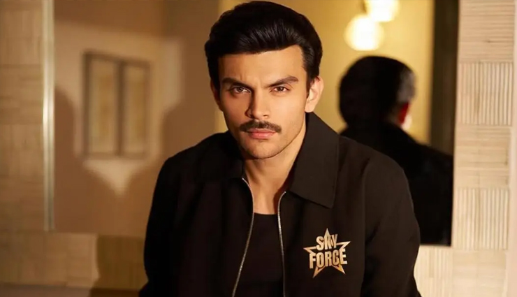 himesh reshamiya,music director himesh reshamiya,actor himesh reshamiya,sonia kapoor,himesh sonia,badass ravikumar,veer pahariya,actor veer pahariya,sky force