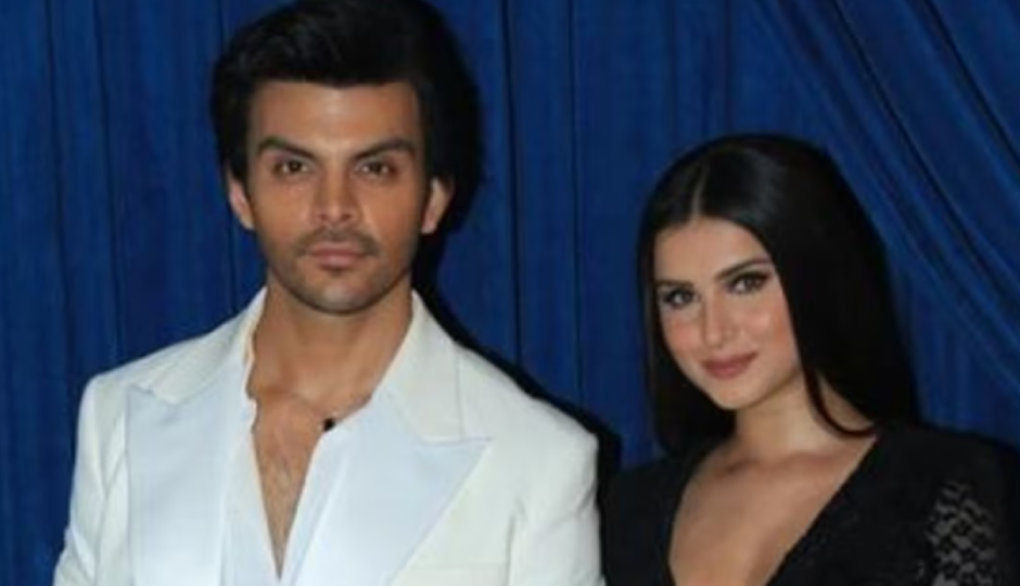 2 News : तारा ने वीर के साथ रिश्ता किया कंफर्म, देखें Photos, प्रेमानंद महाराज के सत्संग में अब पहुंची यह हस्ती