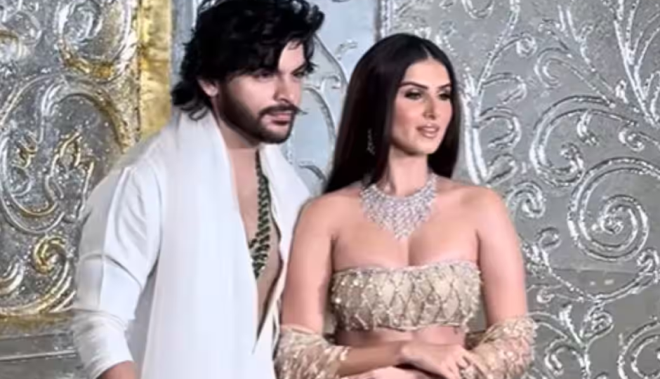 मनीष मल्होत्रा की दिवाली पार्टी में छा गई बॉबी-प्रीति की जोड़ी, बॉलीवुड के इन दिग्गज सितारों ने भी बिखेरी चमक manish malhotra,fashion designer manish malhotra,bobby deol,preity zinta,bobby preity,soldier,tanya deol,rkha,Hema Malini,tara sutaria,veer pahariya