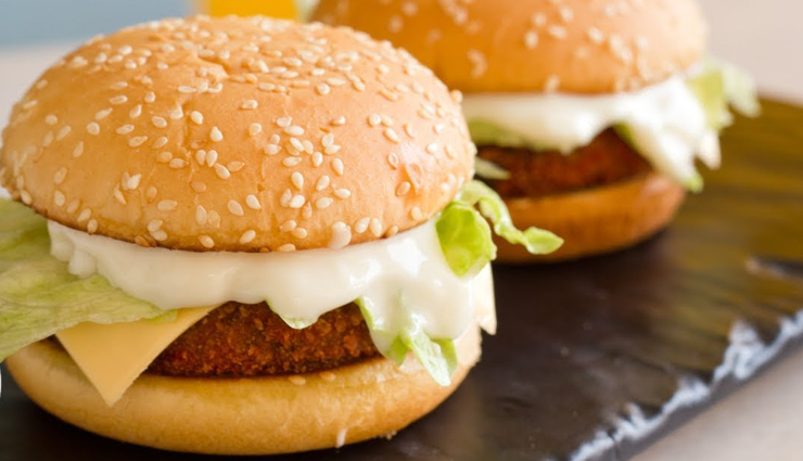 cheesy and delicious veg burger,food,easy recipe,hunger struck