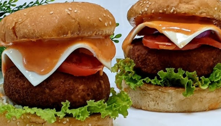 वेज बर्गर : बच्चे ही नहीं, बड़े भी इसकी ओर अपने आप होते हैं आकर्षित, सबको लुभाता है इसका स्वाद #Recipe