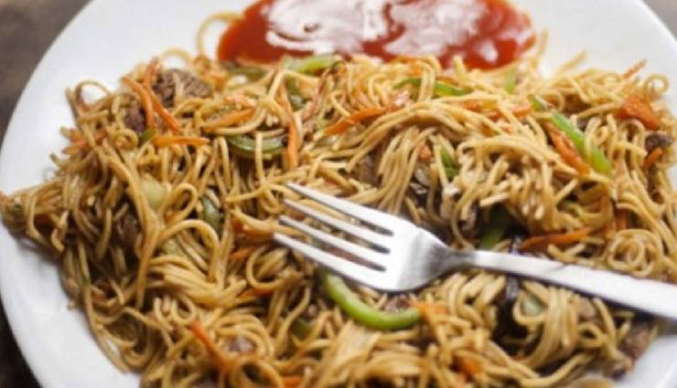 veg chowmein,veg chowmein ingredients,veg chowmein recipe,veg chowmein stalls,veg chowmein home,veg chowmein chatpati dish,veg chowmein marriage function
