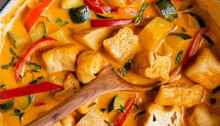 vegetable curry,tofu curry,vegan curry,plant-based curry,healthy curry,spicy curry,easy curry recipe,asian curry,indian curry,gluten-free curry,dairy-free curry,meatless curry,curry with tofu and vegetables,curry with coconut milk,curry with turmeric and cumin,curry with ginger and garlic,curry with red pepper flakes,curry with coriander and garam masala,curry with chickpeas and spinach,curry with basmati rice