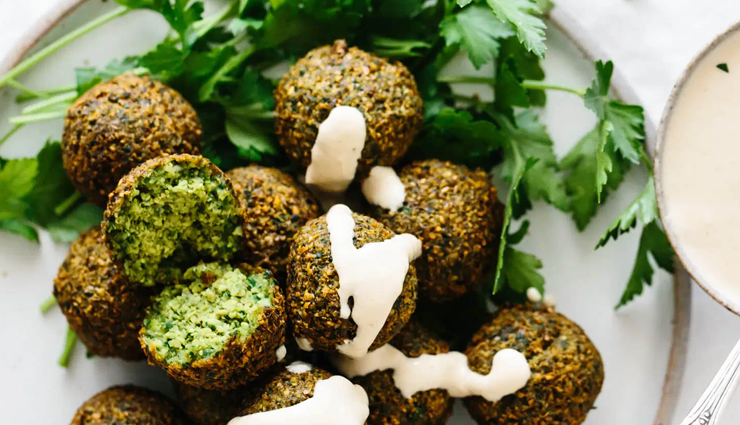 deep fried vegetarian falafel,vegetarian falafel,recipe of vegetarian falafel,how to cook vegetarian falafel,easy to cook,hunger struck,food,easy recipes
