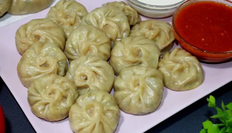 veg momos,veg momos ingredients,veg momos recipe,street food veg momos,chinese food veg momos