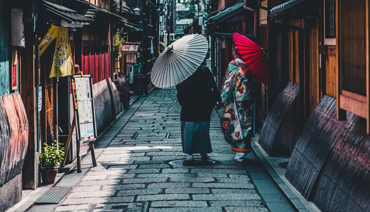 kyoto,kyoto travel.kyoto tourism,tourist places in kyoto,spring dance kyoto,zen at ryoan-ji rock garden,fushimi inari-taisha shrine,travel,tourism,tourist places,foreign tourist places