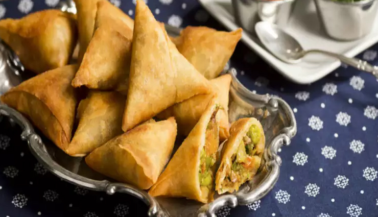 samosa recipes,indian snacks,homemade samosas,vegetable samosas,chicken samosas,lamb samosas,cheese samosas,chocolate samosas,easy samosa recipes,popular indian appetizers
