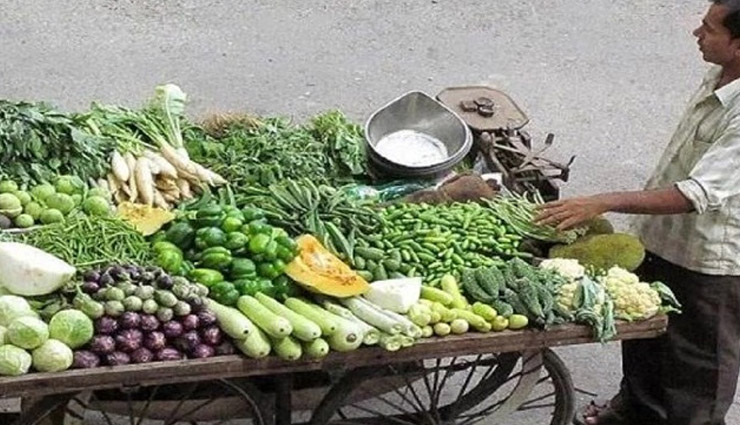 लॉकडाउन : बदला कमाई का ढंग,  मोमोज- चाउमीन बेचने वाले अब बेच रहे हैं  सब्जियां 