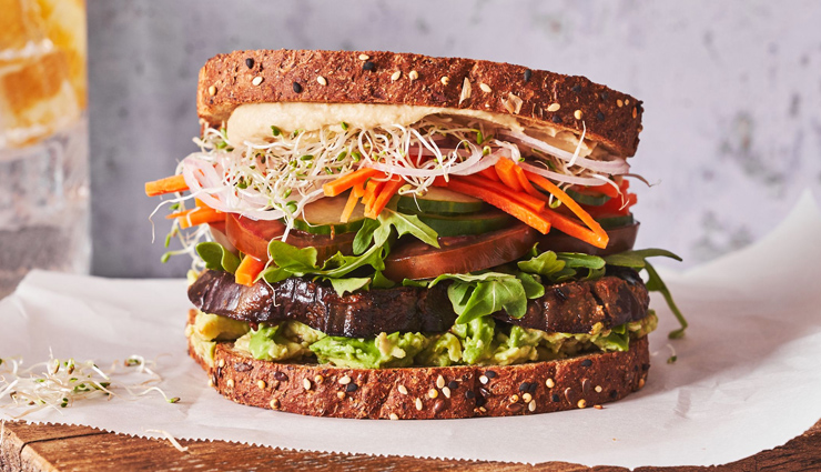 veggie sandwich with mustard sauce,hungers truck,food