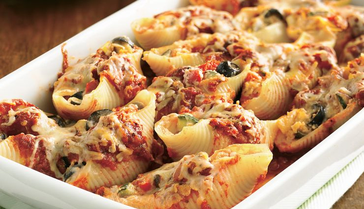 veggie stuffed shells,vegetarian stuffed shells,cheesy stuffed shells,flavorful stuffed shells,easy stuffed shells recipe,vegetarian dinner idea,meatless meal option,italian stuffed shells,baked stuffed shells,ricotta stuffed shells
