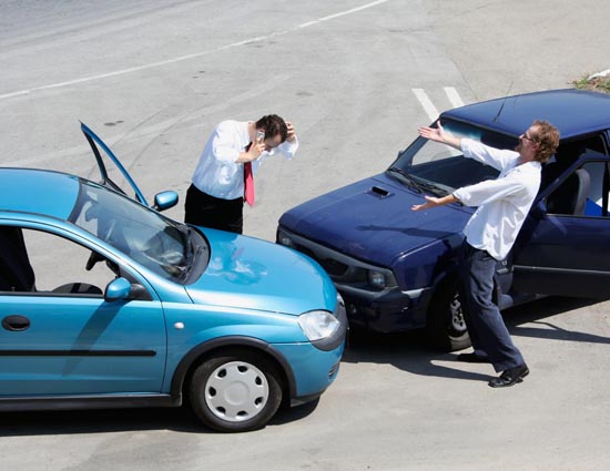 अगर बार-बार दुर्घटनाओं से होता है आपका सामना तो करें ये टोटके