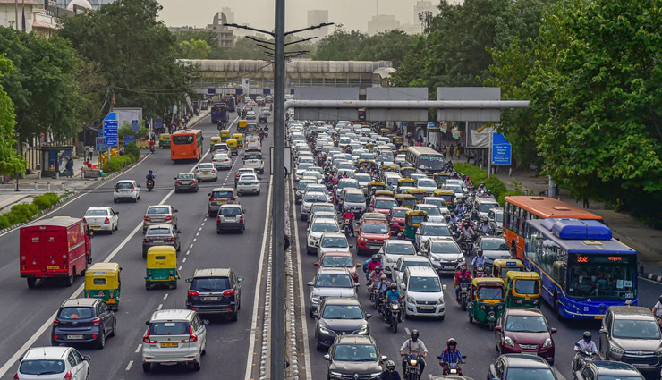 दिल्ली में इस साल 50 लाख से अधिक गाड़ियों का रजिस्ट्रेशन रद्द, अब चलाने पर लगेगा भारी जुर्माना
