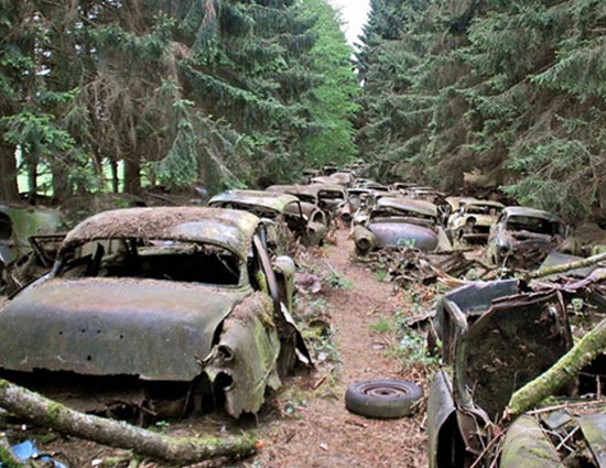 Not Just Humans, But Vehicles Too Have Graveyards, Read About 5 Graveyards in The World