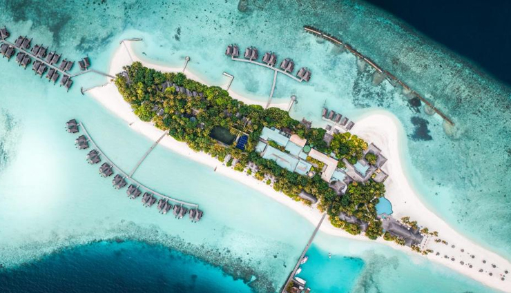 maldives,tourist places,must-visit,travel destinations,maldives attractions,maldives islands,maldives beaches,maldives resorts,maldives vacation,maldives travel guide