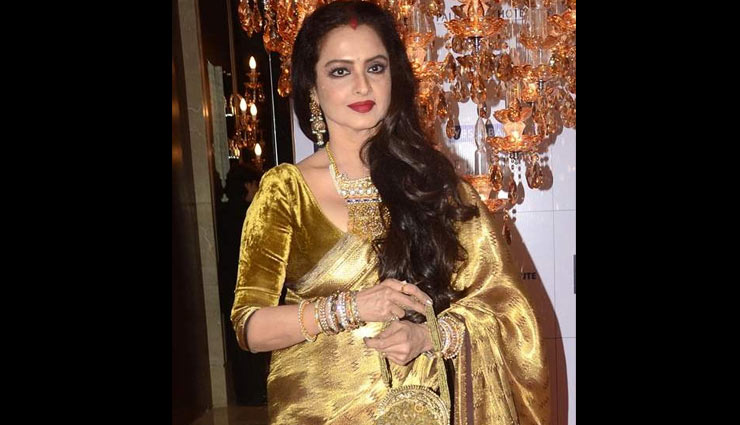 velvet blouse,styling velvet blouse,wedding season fashion tips,latest fashion trends,latest blouse designs