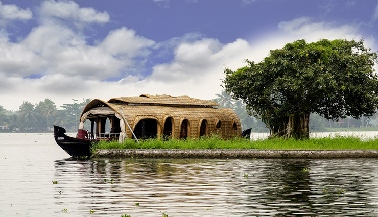 भारत के बेहतरीन पर्यटन स्थलों में से एक है एलेप्पी, जानें यहां घूमने की खास वजहें alleppey tourist attractions,best places to visit in alleppey,alleppey backwaters,houseboats in alleppey,alleppey travel guide,top destinations in kerala,venice of the east,vembanad lake alleppey,kumarakom bird sanctuary,snake boat race alleppey,best time to visit alleppey,alleppey tourism highlights