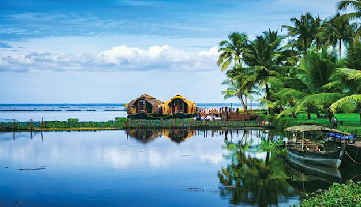 beautiful lakes kerala,vembanad lake,ashtamudi lake,pookode lake,sasthamkotta lake,paravur kayal,punnapra vayalar,akkulam lake,mananchira lake,vellayani lake,kuttanad lake,kerala lakes tourism,kerala backwaters,kerala nature spots,kerala water bodies,kerala travel guide