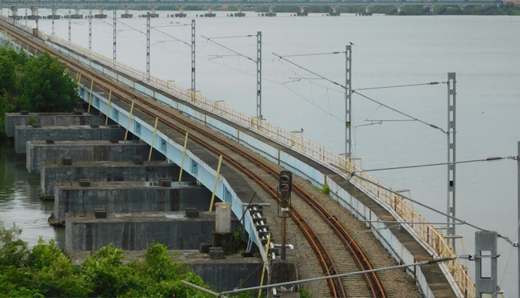 अद्भुत नजारा पेश करते हैं भारत के ये प्रसिद्द रेलवे ब्रिज, खिड़की की सीट मिलना रहेगा रोचक india iconic railway bridges,famous railway bridges in india,must-see railway bridges in india,exploring india renowned railway bridges,top railway bridges in india,indian railway bridge marvels,engineering wonders railway bridges in india,historical railway bridges of india,india impressive railway bridge infrastructure,bridges that define india railway network