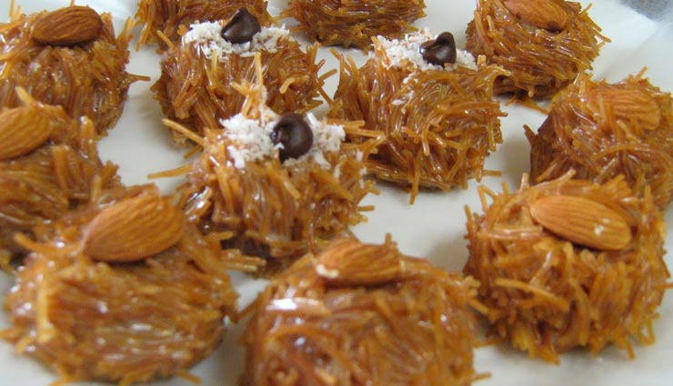 लॉकडाउन रेसिपी : कुछ इस तरह बनाए 'सेवई बिस्किट्स'