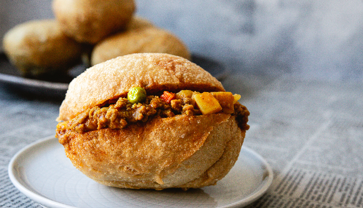 south african cuisine highlights,must-try dishes south africa,traditional south african food,authentic south african recipes,braai culture in south africa,bobotie recipe history,boerewors and pap tradition,chakalaka and pap pairing,potjiekos slow-cooked stew,south african dessert delights