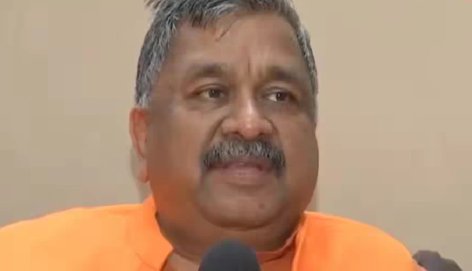 'हम JNU में ही उनकी कब्र खोद देंगे', विवादित नारों पर तीखा बयान देते VHP नेता, बजरंग दल का सामूहिक हनुमान चालीसा पाठ