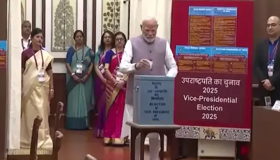 उपराष्ट्रपति चुनाव: वोटिंग शुरू, NDA को संख्याबल का लाभ, शाम तक नतीजे