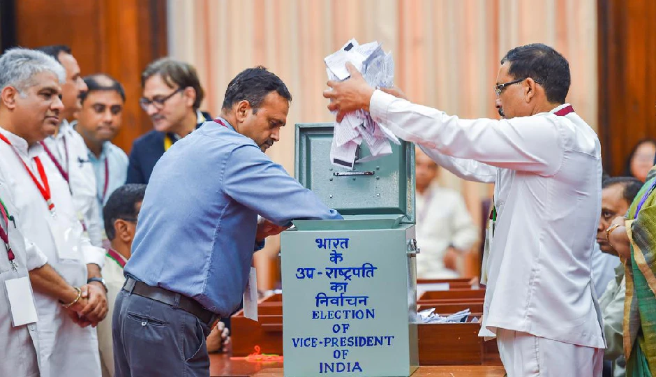 उपराष्ट्रपति चुनाव विवाद: TMC ने BJP पर लगाया सांसद खरीदने का आरोप, बताया कौन कर सकता है क्रॉस वोटिंग