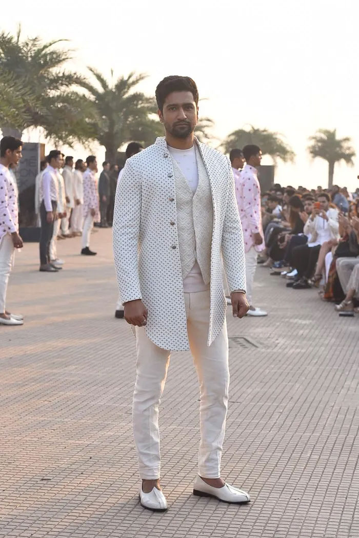 vicky kaushal walks for kunal rawal,vicky kaushal,kunal rawal,mumbai bandra-worli sea link,lakme fashion week 2020