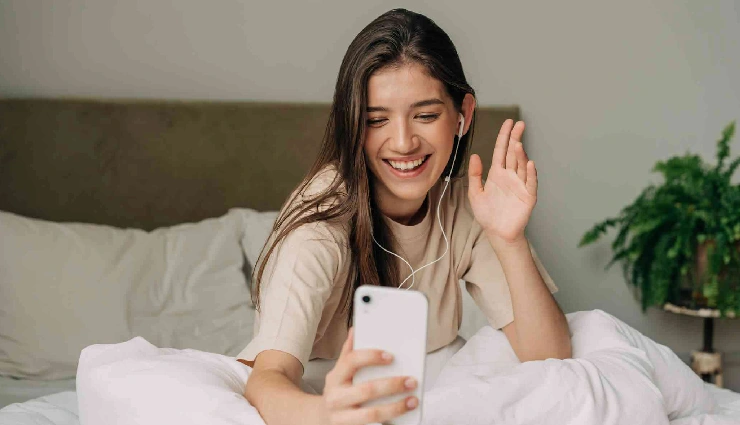 long-distance relationship tips,staying connected during self-isolation,relationship advice for couples apart,maintaining emotional intimacy,long-distance love tips,keeping relationship strong,partner connection ideas,couple communication during distance,relationship health tips,ways to stay close while apart