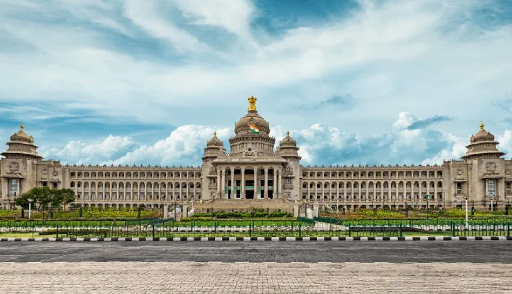 bangalore,bengaluru,karnataka,india travel,modern city,ancient temples,tech parks,chauffeur-driven cab,private transport,city tour,travel guide,indian culture,city life,urban exploration