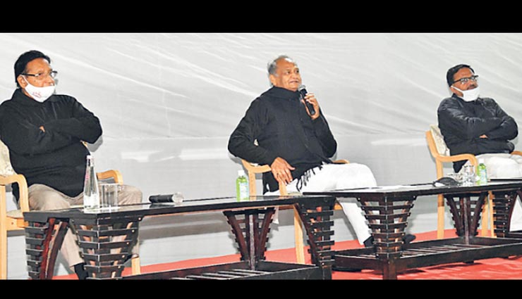 विधायक दल की बैठक में बोले मुख्यमंत्री अशोक गहलोत, केंद्र सरकार से अकेले ही टकरा रहे हैं राहुल गांधी