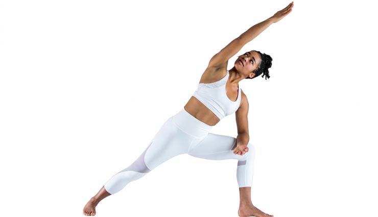 Yoga Day Special: आपके शारीरिक संतुलन को बढ़ाता है उत्थित पार्श्वकोणासन, जानें इसकी विधि और फायदे Health tips,health tips in hindi,yoga method,yoga benefits,yoga day 2019,utthita parsvakonasana yoga