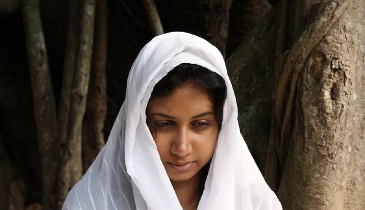 आखिर क्यों यहां पति के जिंदा होने के बाद भी सुहागन महिलाएं जीती है विधवा की जिंदगी