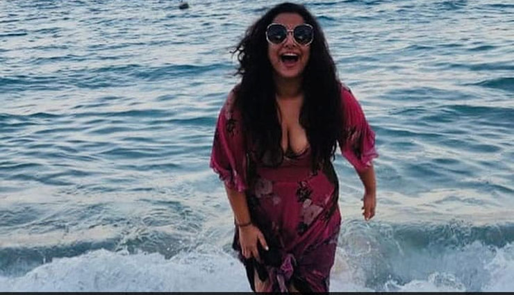 चिलचिलाती धूप में विद्या बालन की फोटो ने लगाई और आग, इस अभिनेत्री को हुई जलन