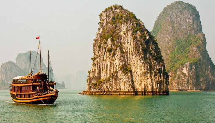 vietnam tourist places,best places to visit in vietnam,vietnam travel destinations,must-visit places in vietnam,top attractions in vietnam,vietnam sightseeing,beautiful places in vietnam,vietnam tourism,vietnam travel guide,famous places in vietnam,things to do in vietnam,historical places in vietnam,natural wonders of vietnam,vietnam holiday destinations,cultural sites in vietnam