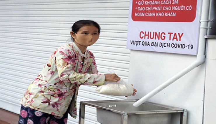 गरीबों की मदद के लिए लगे चावल के एटीएम, लॉकडाउन में होगी मदद weird news,weird machine,free rice machine,coronavirus,lockdown,vietnam