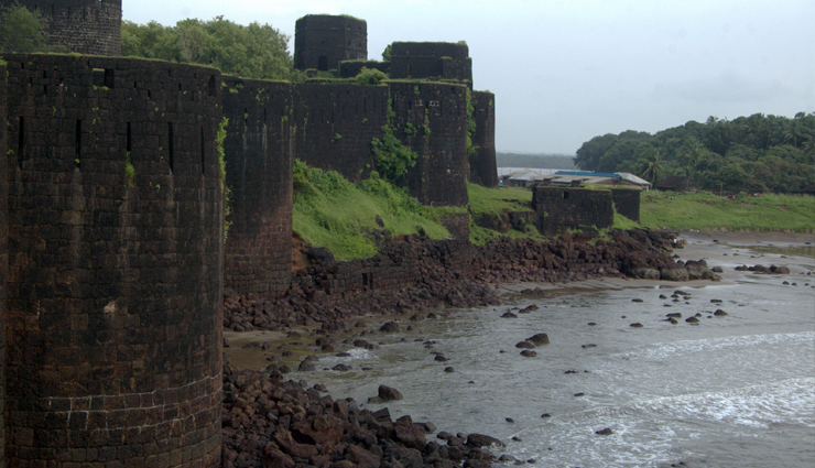 khubsurat samudri qile,india me sea fort,india me samudri kile,bharat me khubsurat samudri kile,beautiful sea fort in india,travel,travel guide,travel tips