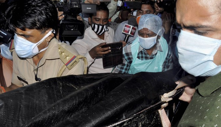 बहनोई को सौंपा गया विकास दुबे का शव, भैरो घाट पर होगा अंतिम संस्कार, पत्नी और बेटा मौजूद